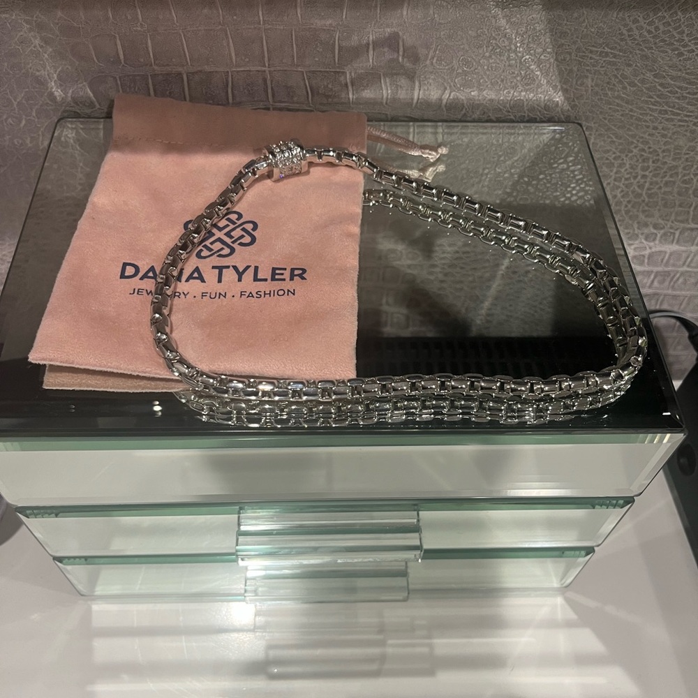 Dana Tyler magnetic clasp chocker necklace